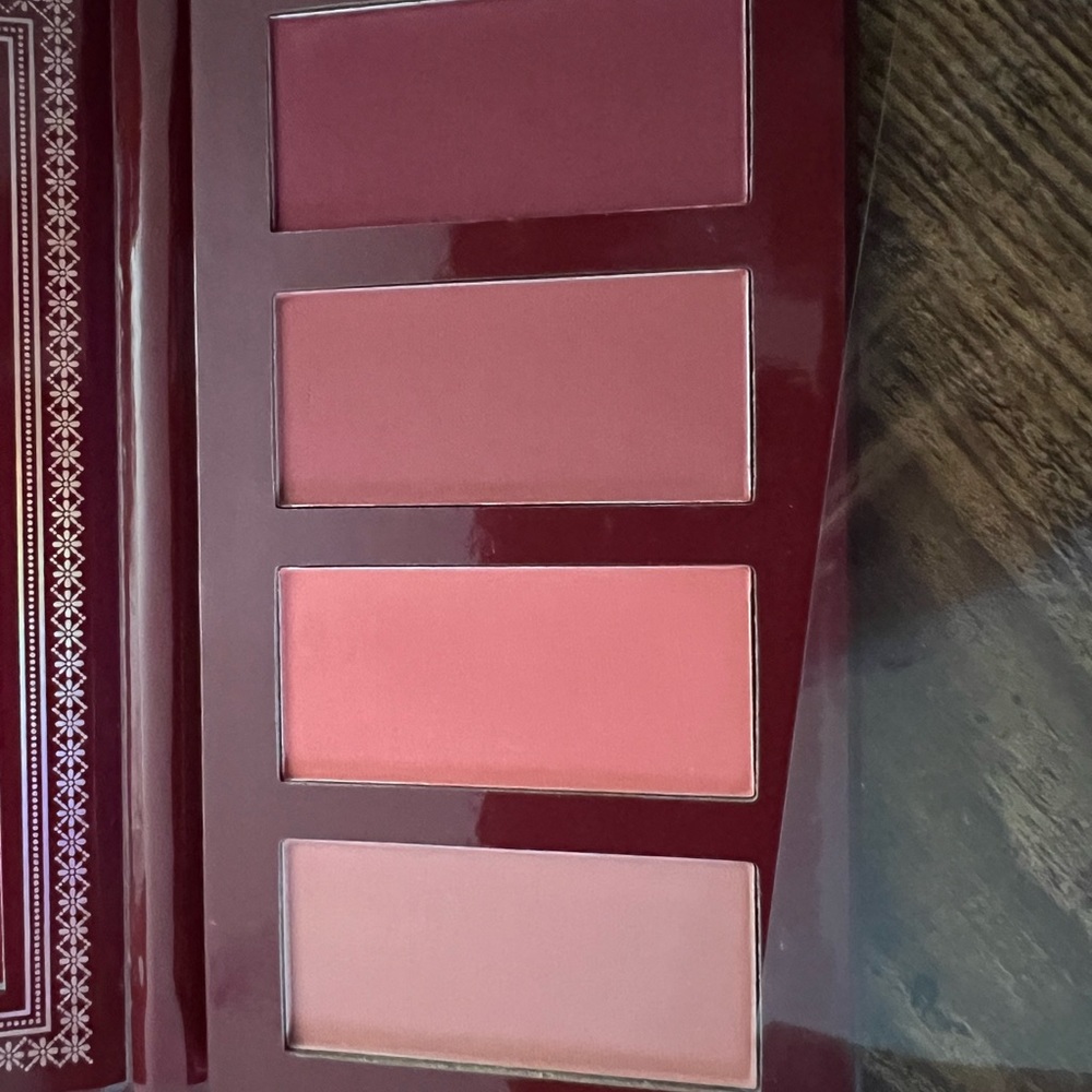 Ace beaute Blushed in paradise